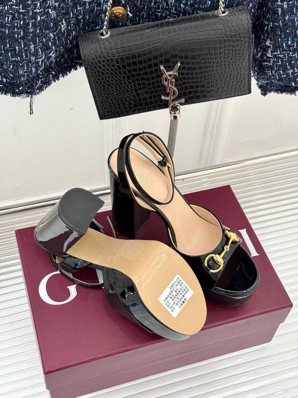 Босоніжки на платформі і високому підборах фото 9