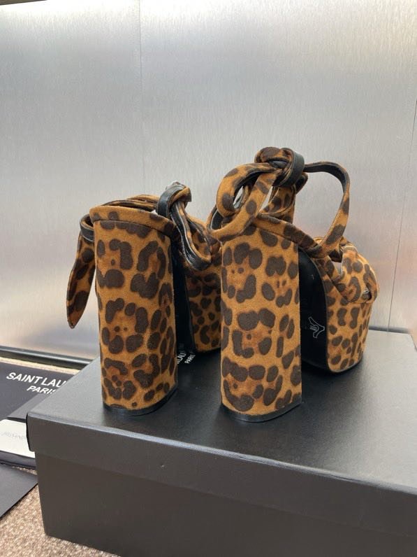 Sandals on platform from high heel фото 3