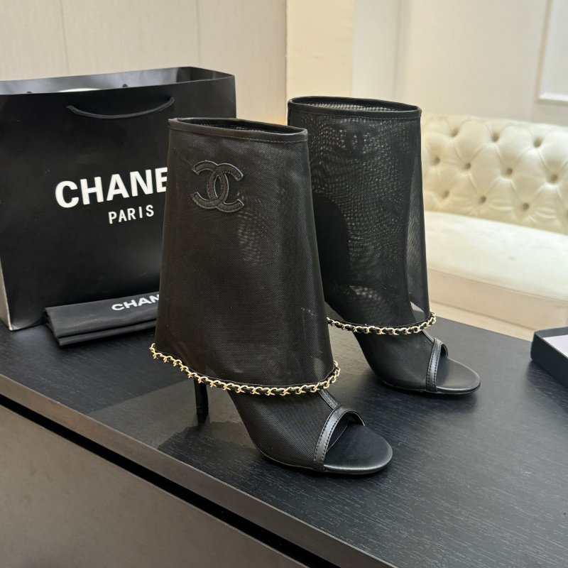 Sandals on stud from open the toe