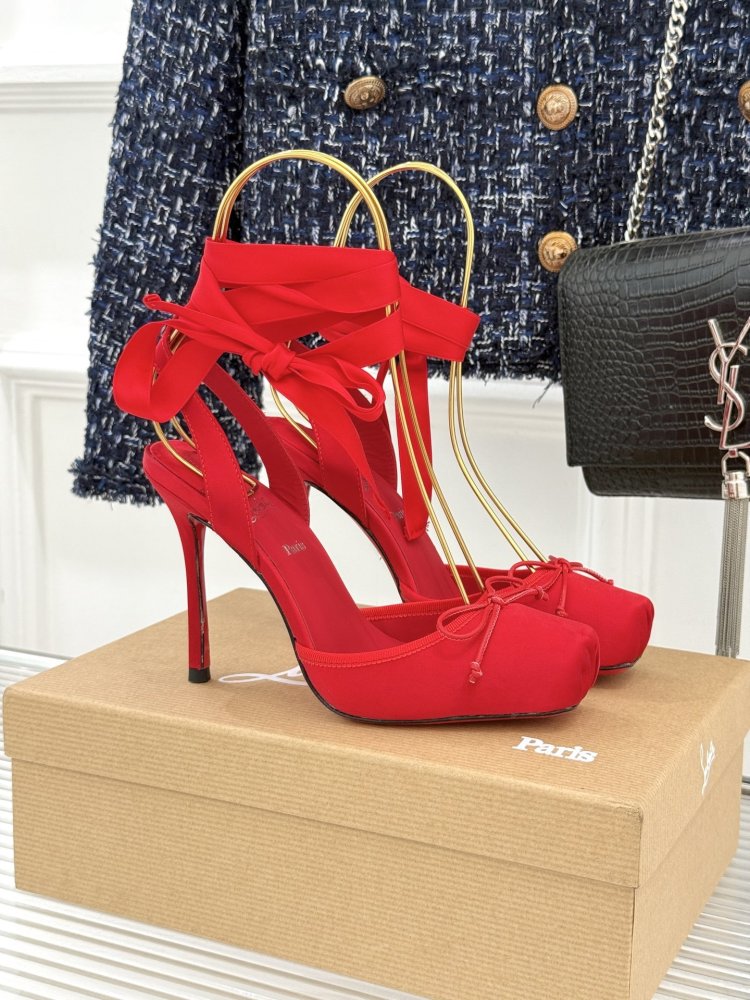 Босоножки на шпильке