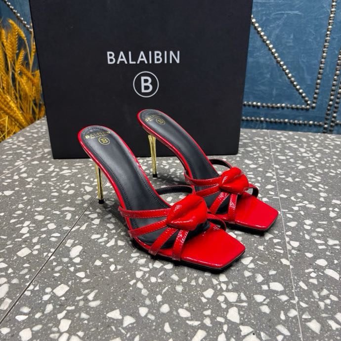 Босоножки на шпильке