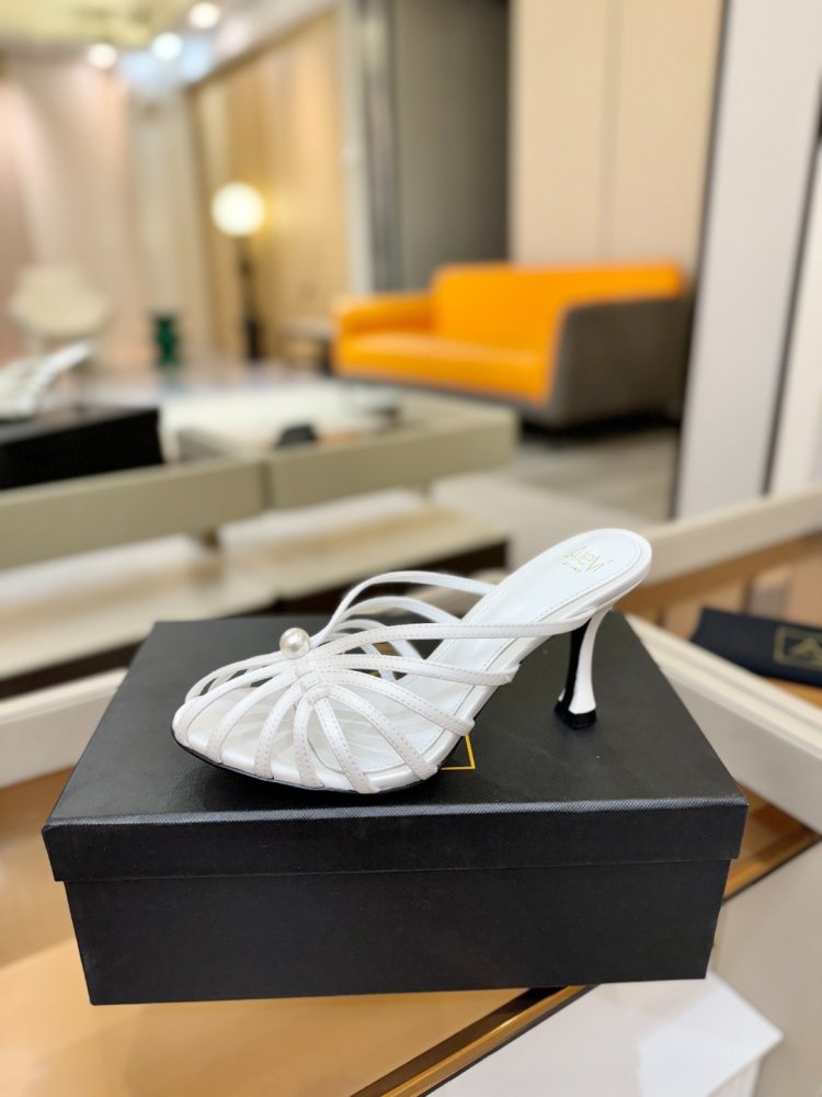 Sandals on stud
