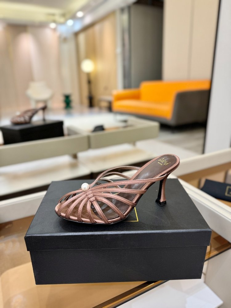 Sandals on stud