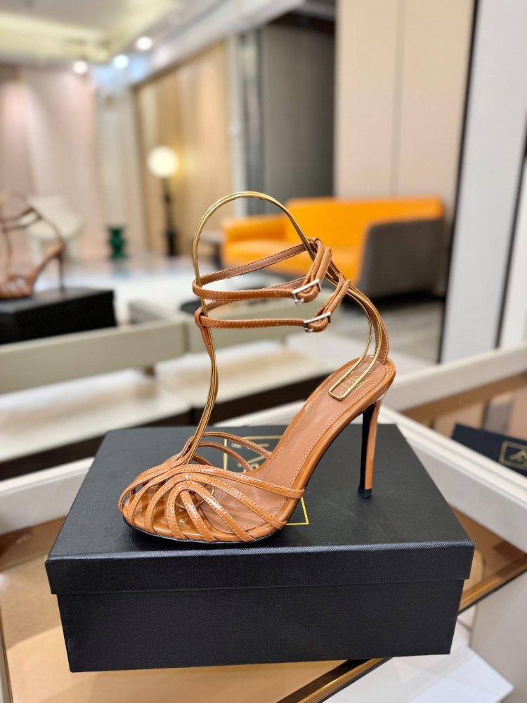 Sandals on stud