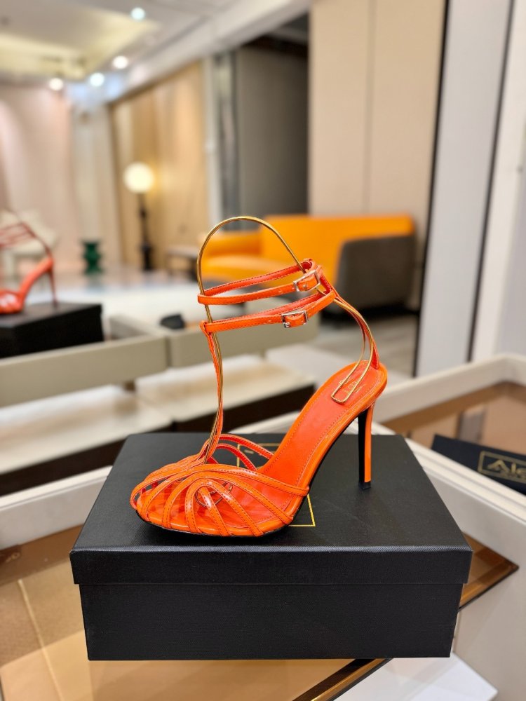 Sandals on stud