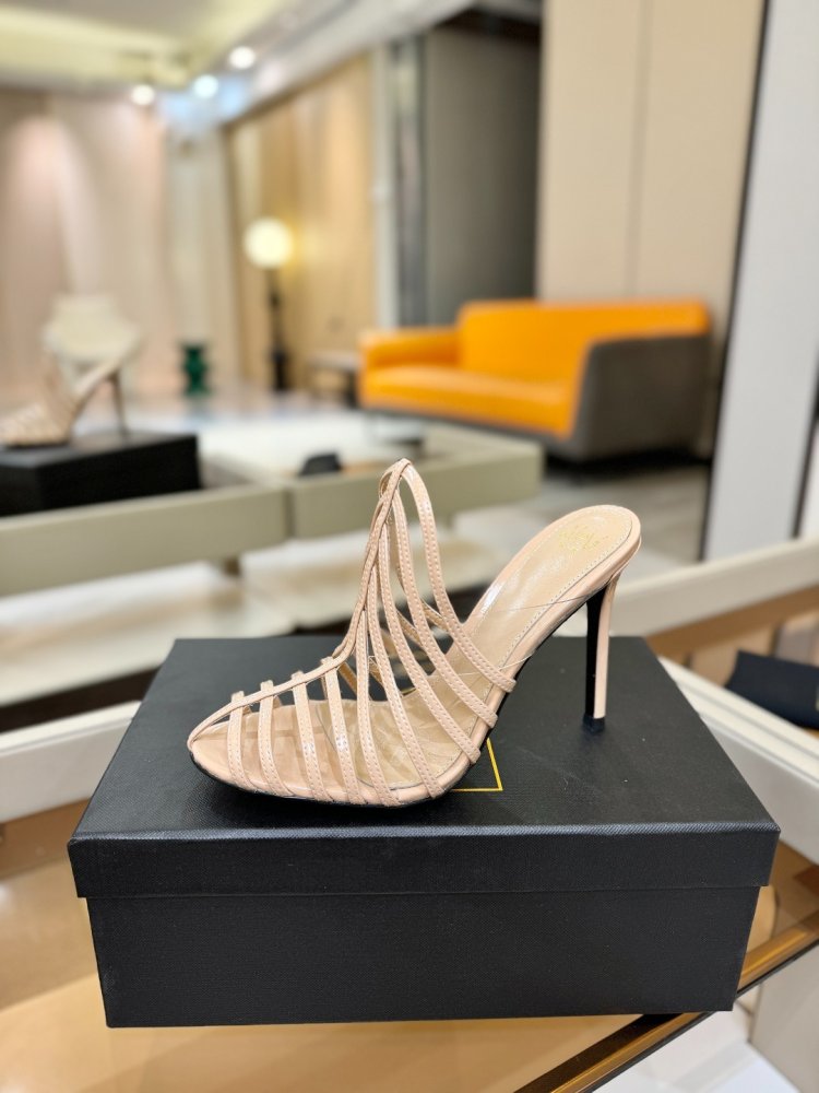 Sandals on stud