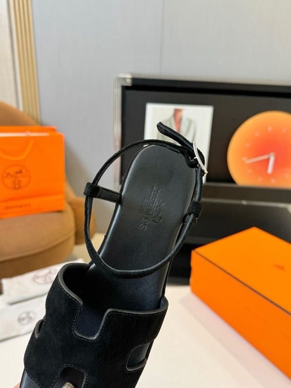 Босоножки на танкетке фото 5