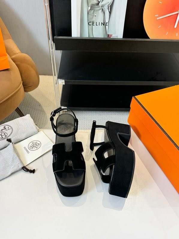 Босоножки на танкетке фото 8