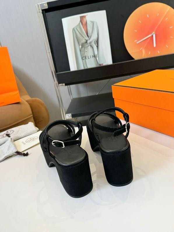 Босоножки на танкетке фото 9