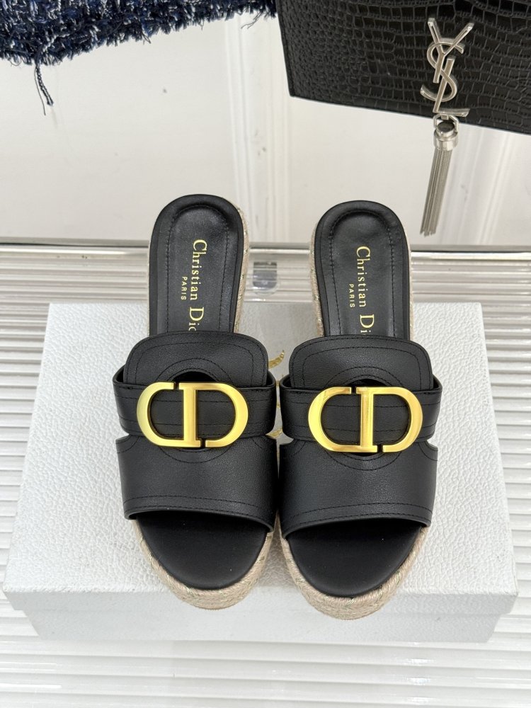 Босоножки на толстой танкетке фото 4