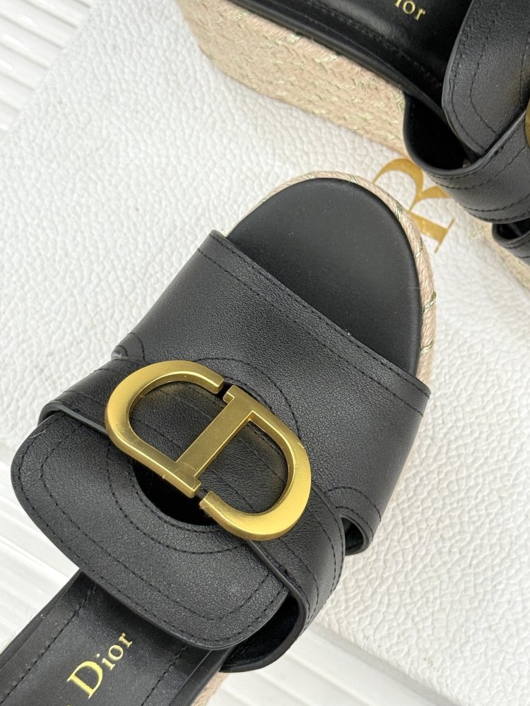 Босоножки на толстой танкетке фото 7