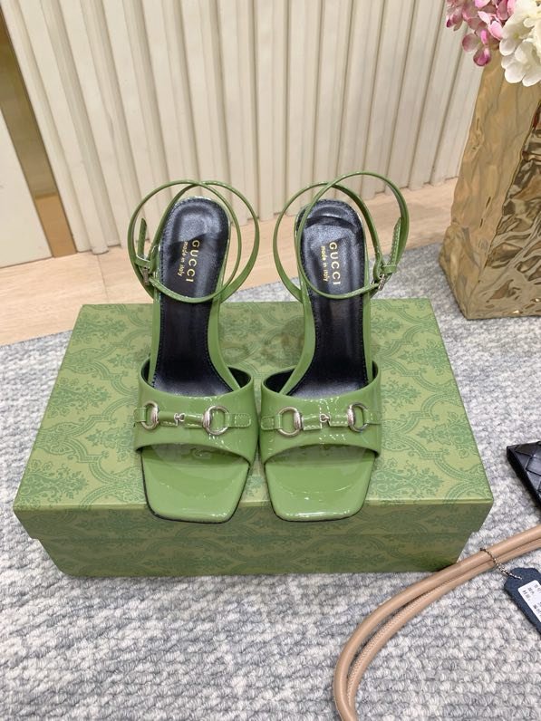 Sandals on high heel Horsebit