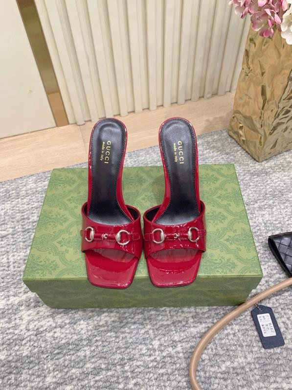 Босоножки на высоком каблуке Horsebit