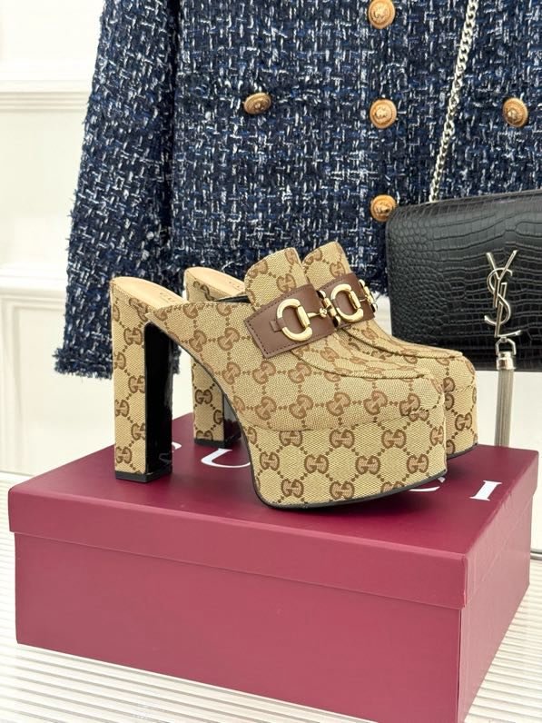 Босоножки на высоком каблуке Platform Horsebit