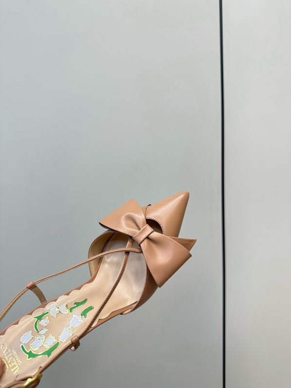 Sandals on high heel from bow фото 2