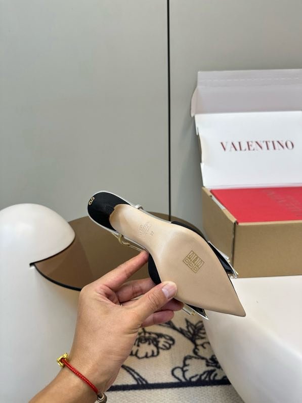 Sandals on high heel from bow фото 2