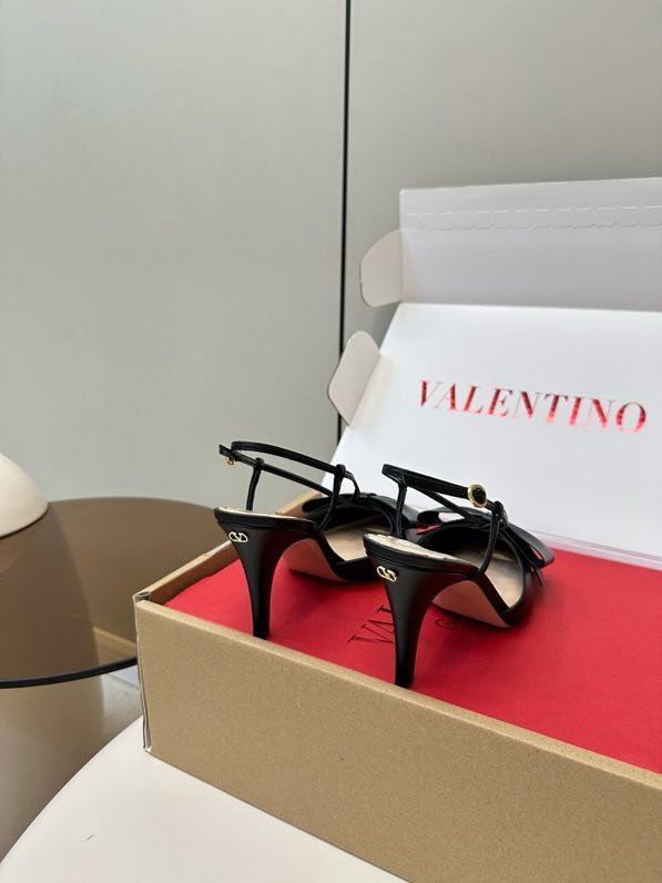 Sandals on high heel from bow фото 4