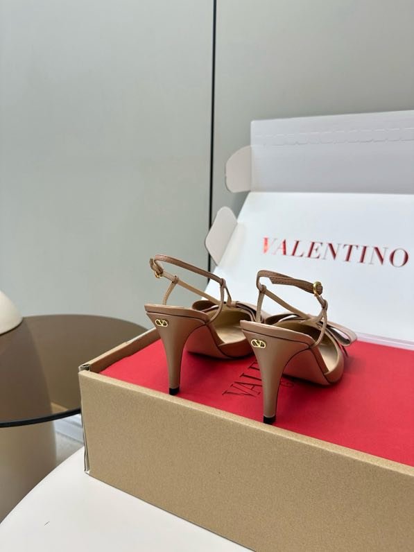 Sandals on high heel from bow фото 5