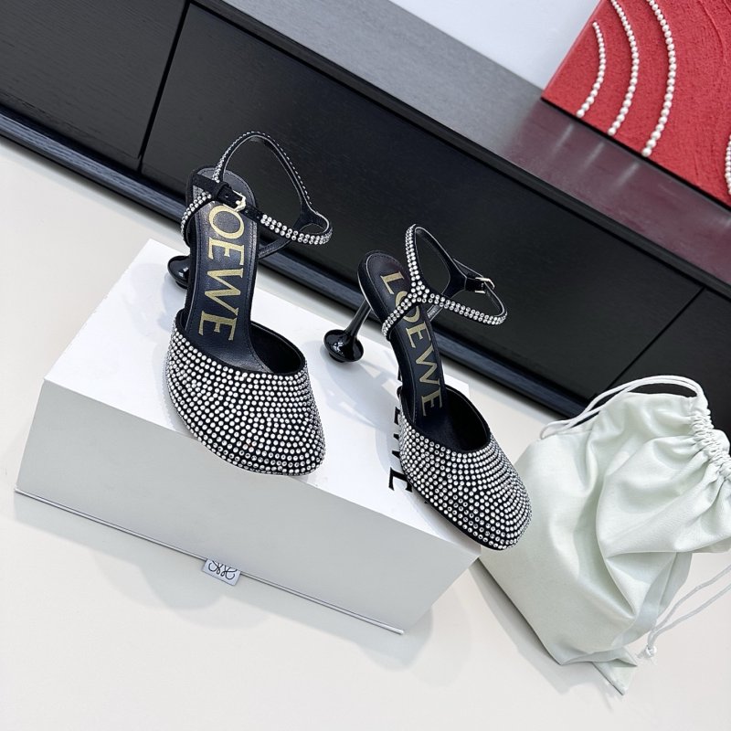 Босоножки на высоком каблуке со стразами