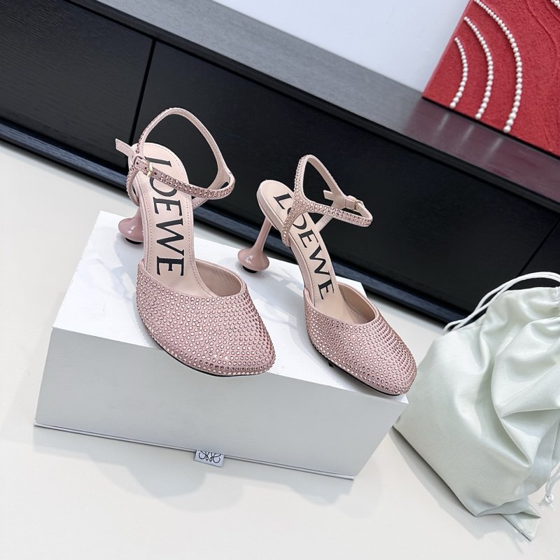 Босоножки на высоком каблуке со стразами