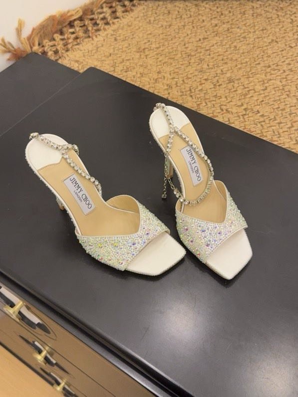 Босоножки на высоком каблуке