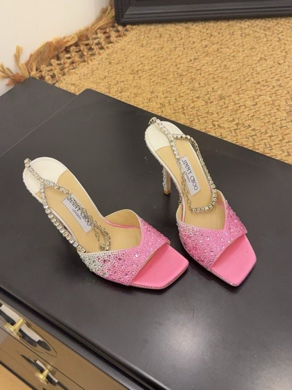 Босоножки на высоком каблуке