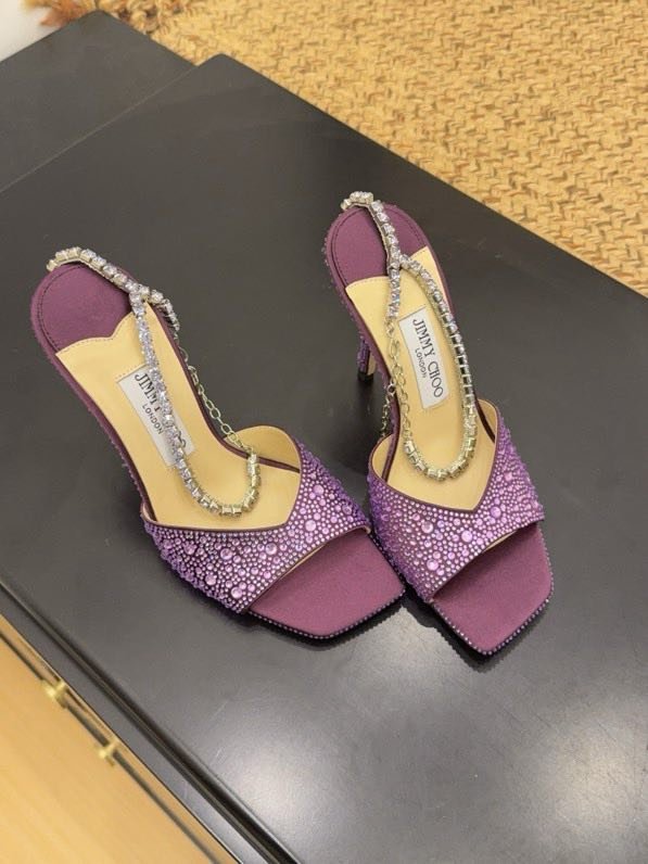 Босоножки на высоком каблуке