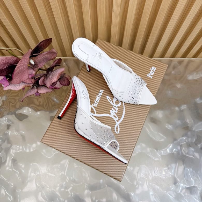 Босоножки на высоком каблуке