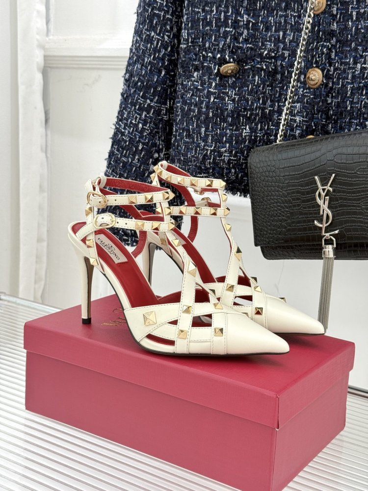 Босоножки на высоком каблуке