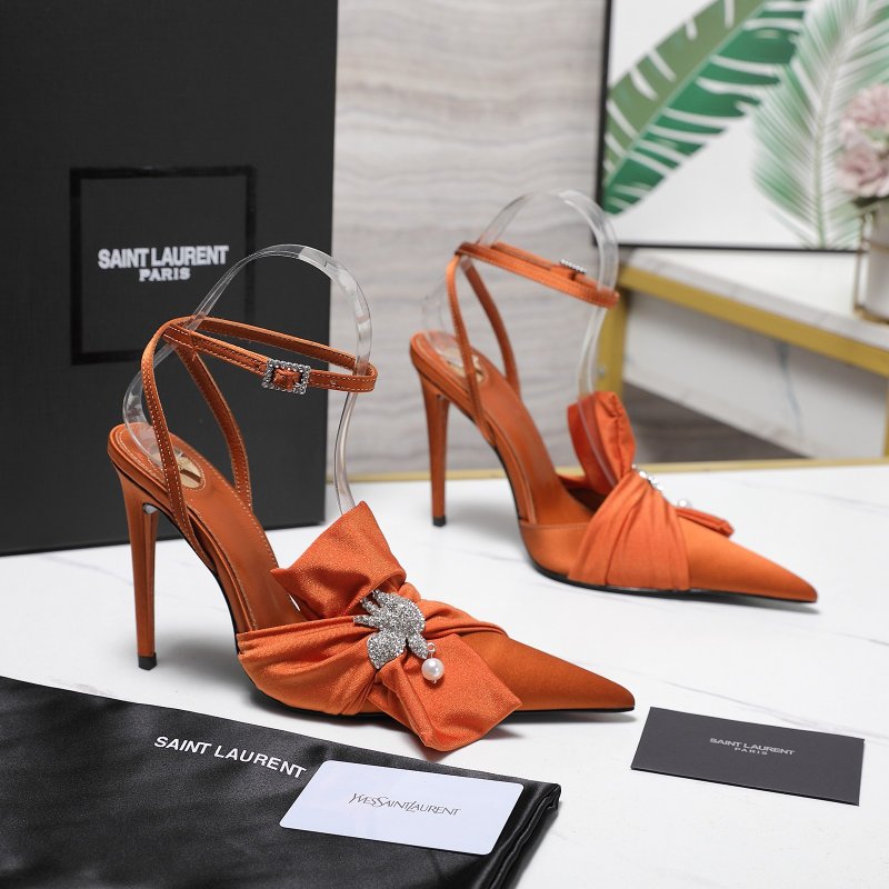 Босоножки на высоком каблуке