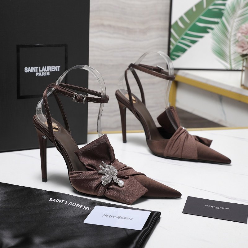 Босоножки на высоком каблуке