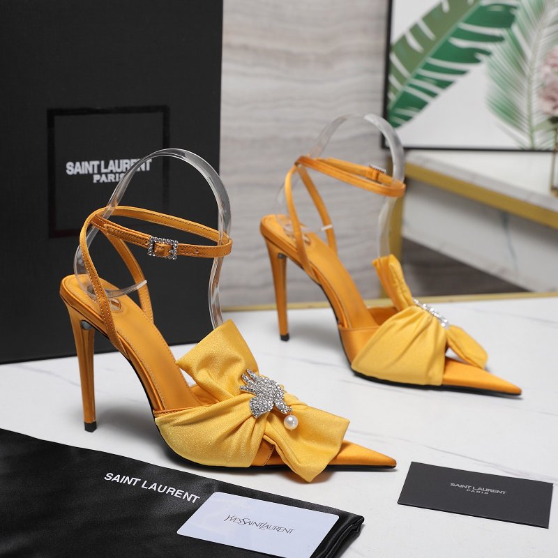 Босоножки на высоком каблуке