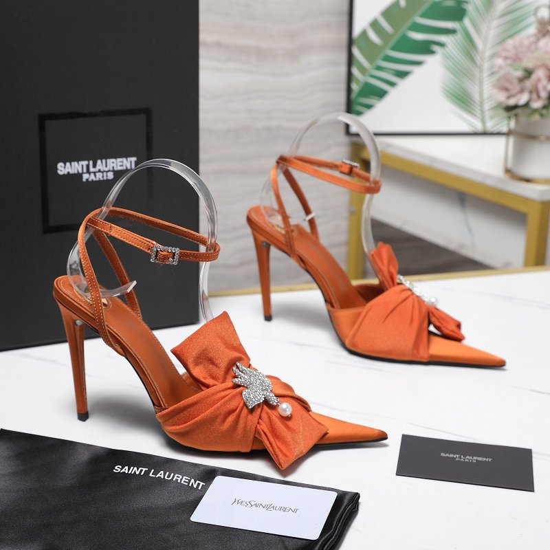 Босоножки на высоком каблуке