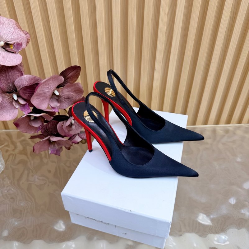 Босоножки на высоком каблуке