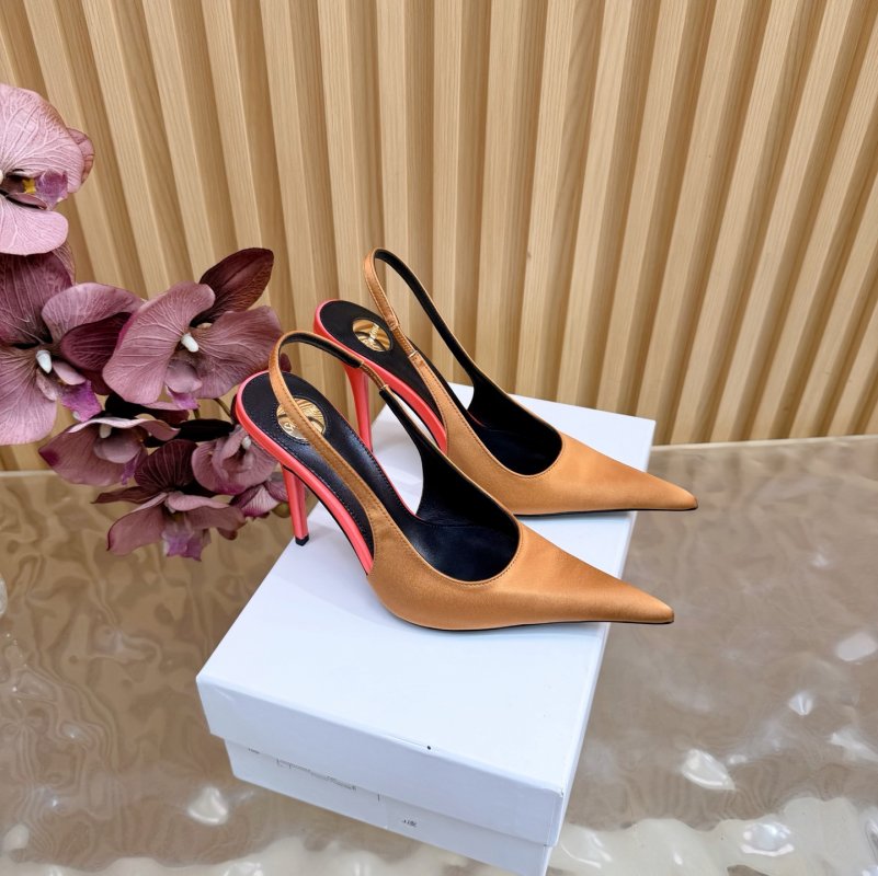 Босоножки на высоком каблуке