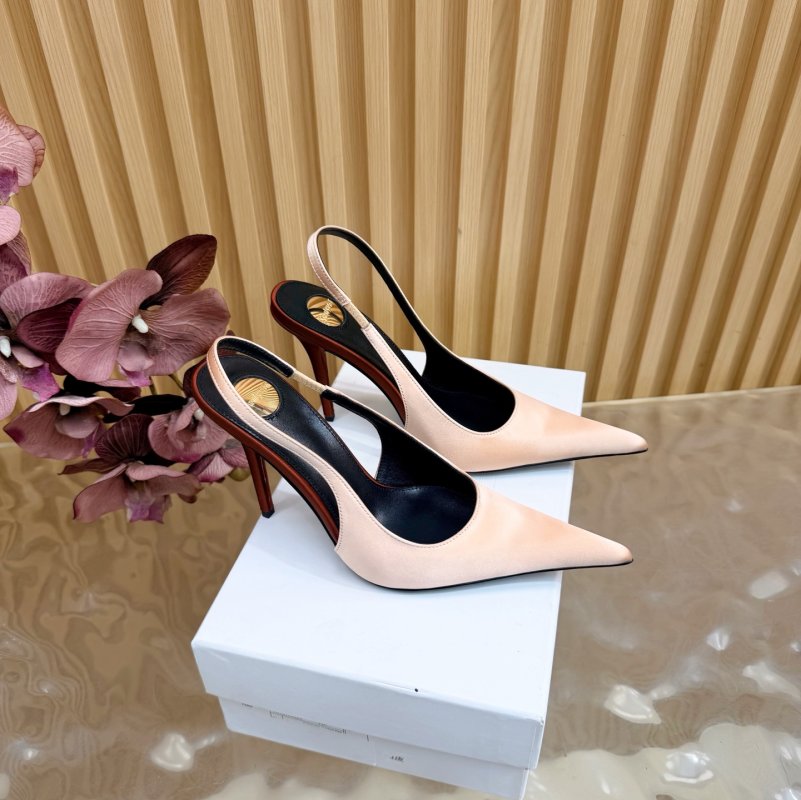 Босоножки на высоком каблуке