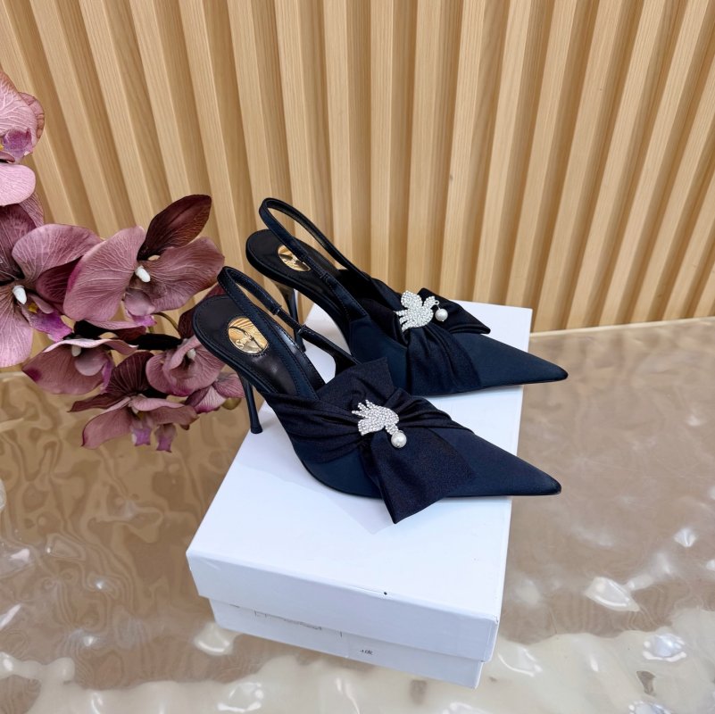 Босоножки на высоком каблуке