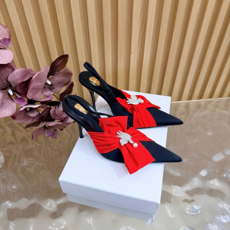 Босоножки на высоком каблуке