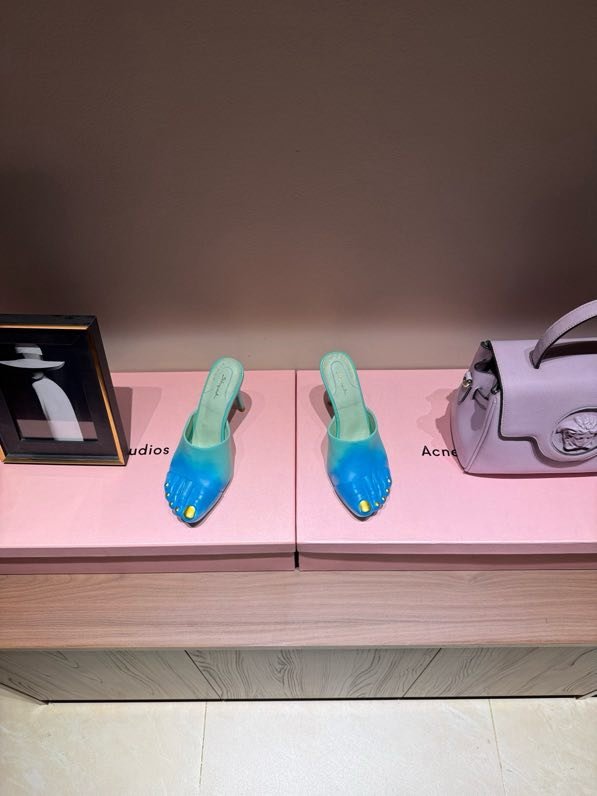 Sandals on high heel фото 2