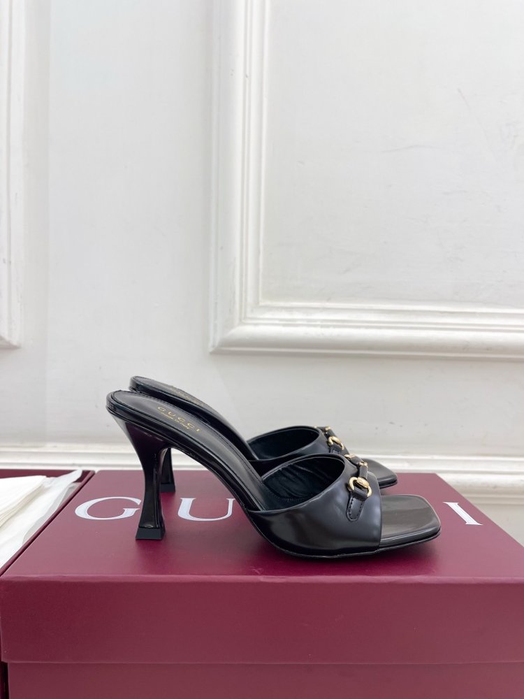 Sandals on high heel фото 2