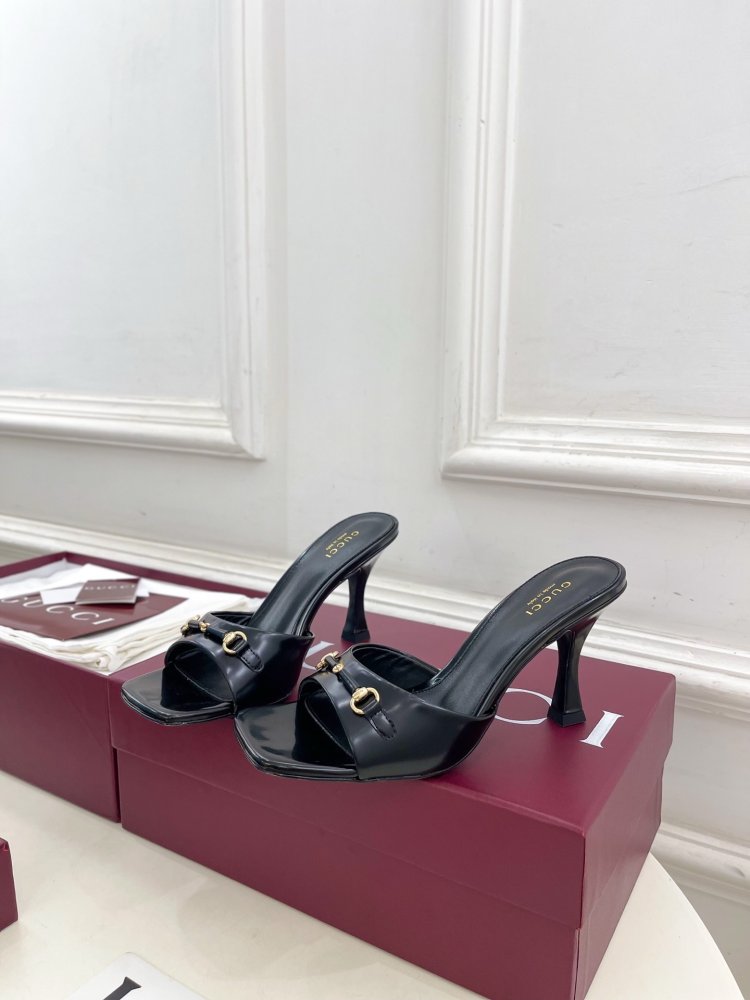 Sandals on high heel фото 3