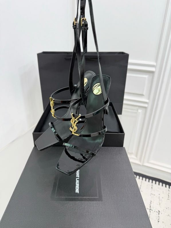 Sandals on high heel фото 3