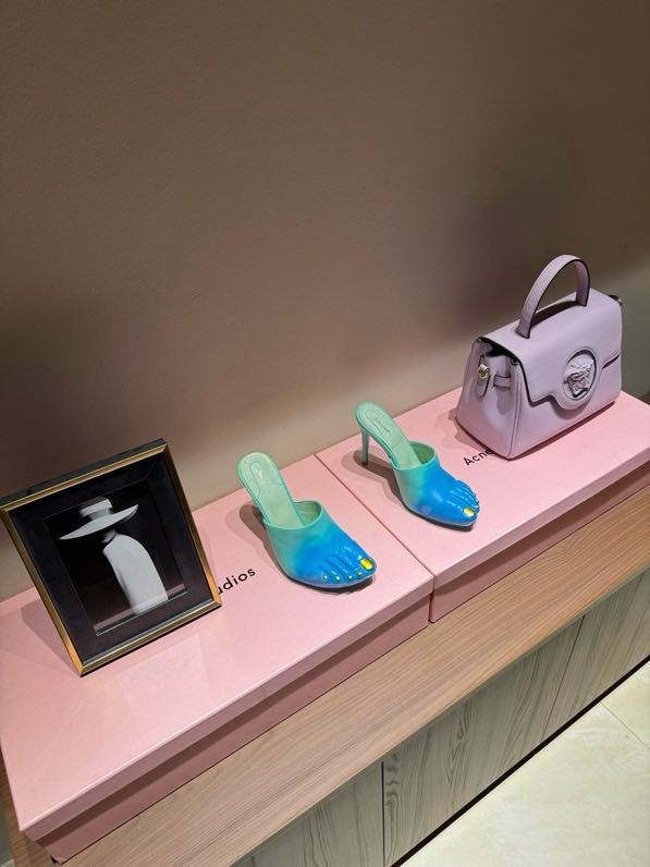 Sandals on high heel фото 4