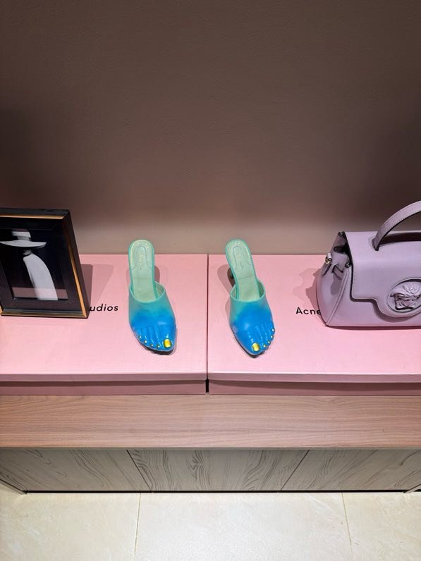 Sandals on high heel фото 8