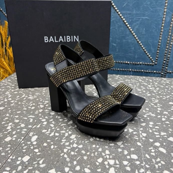 Босоножки платформе и каблуке