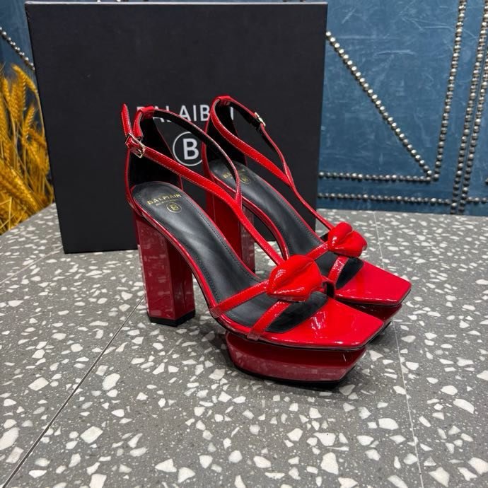 Босоножки платформе и каблуке