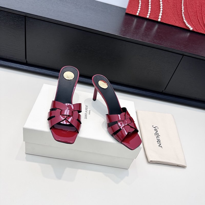 Sandals braided from square the toe