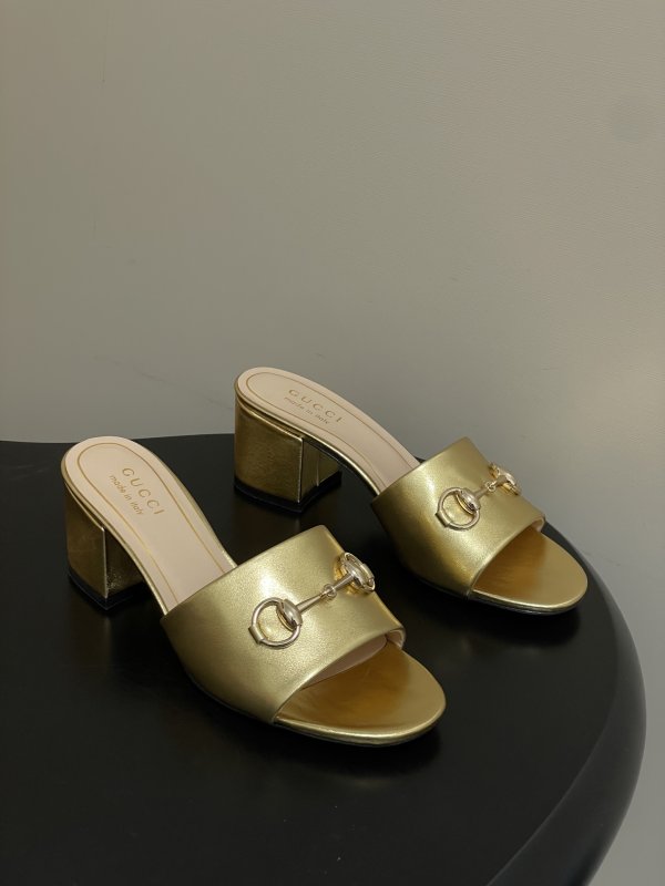 Босоножки с пряжкой Gucci