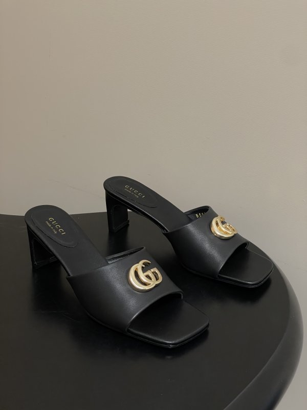 Босоножки с пряжкой Gucci