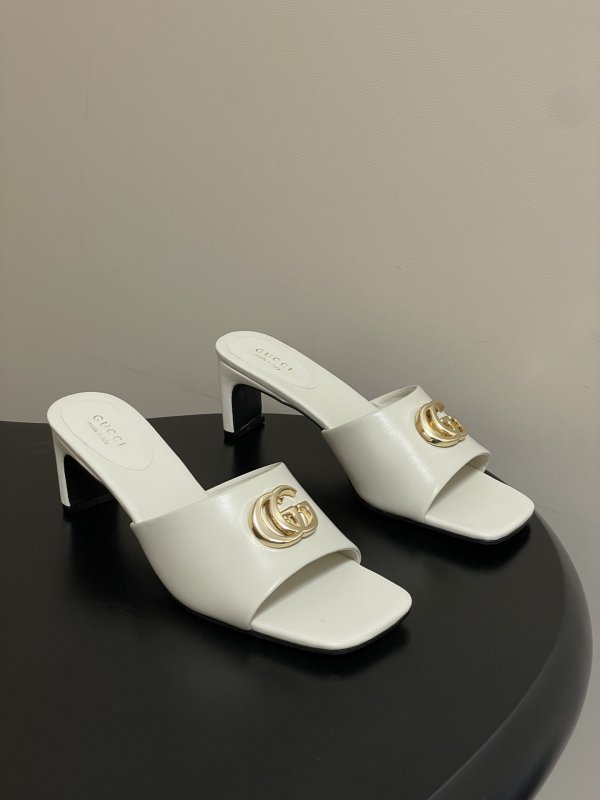 Босоножки с пряжкой Gucci